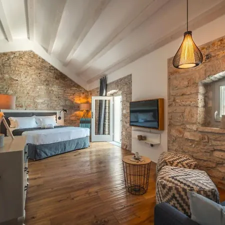 Beautiful Nar With Pool In וילה