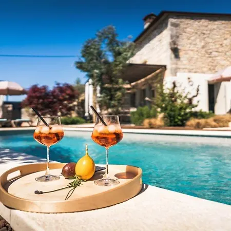 Beautiful Nar With Pool In Villa *