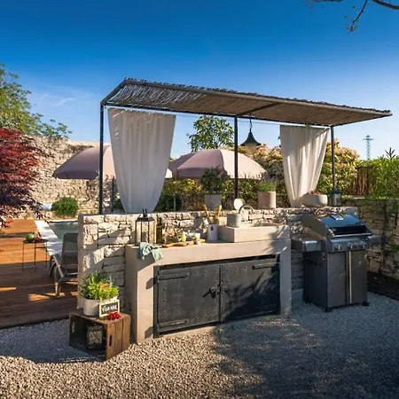 ヴィラ Beautiful Nar With Pool In