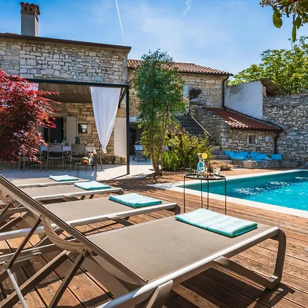 Villa Beautiful Nar With Pool In Žminj