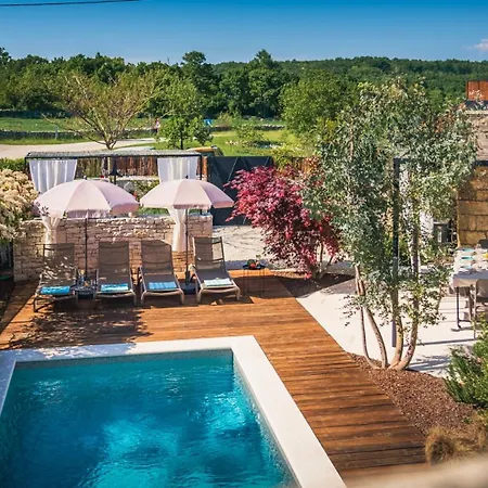 Villa Beautiful Nar With Pool In