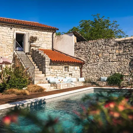 Villa Beautiful Nar With Pool In *