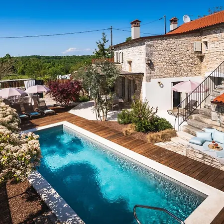 Beautiful Nar With Pool In Villa Žminj