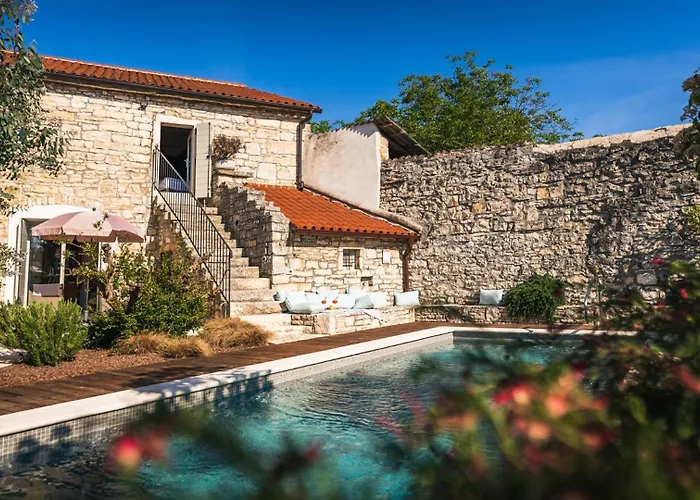 Villa Beautiful Nar With Pool In *
