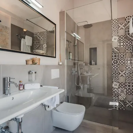 Beautiful Nar With Pool In *