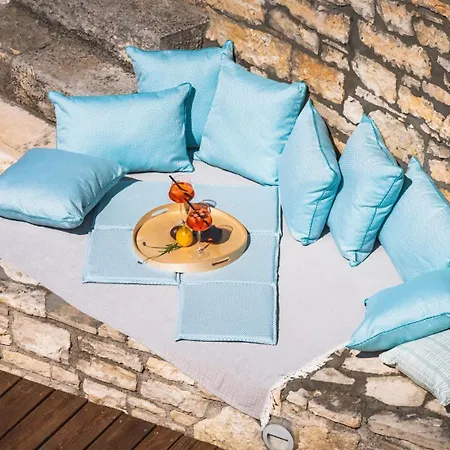 Beautiful Nar With Pool In *